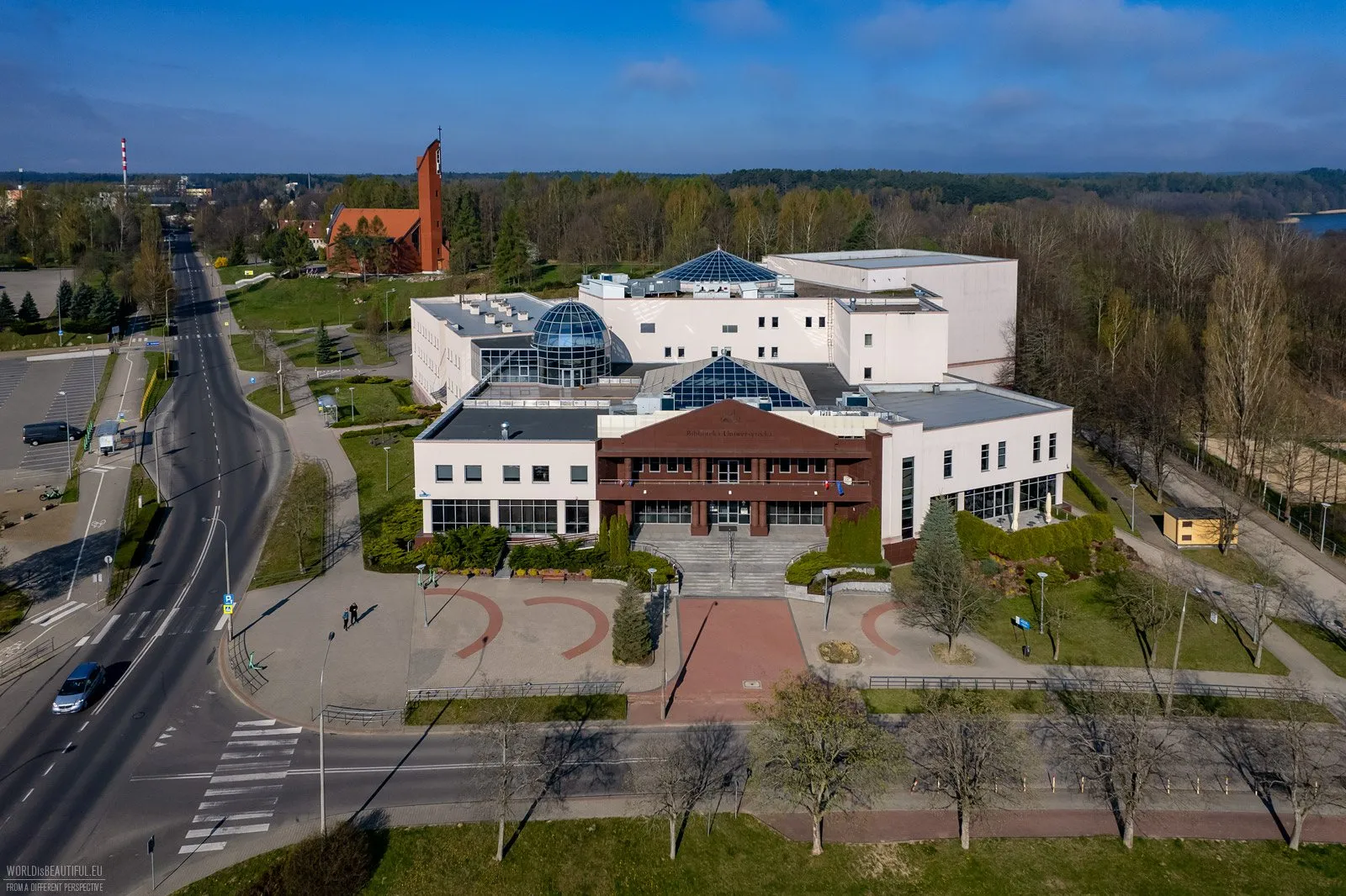 Budynek Biblioteki Uniwersyteckiej UWM na kampusie Kortowo w Olsztynie