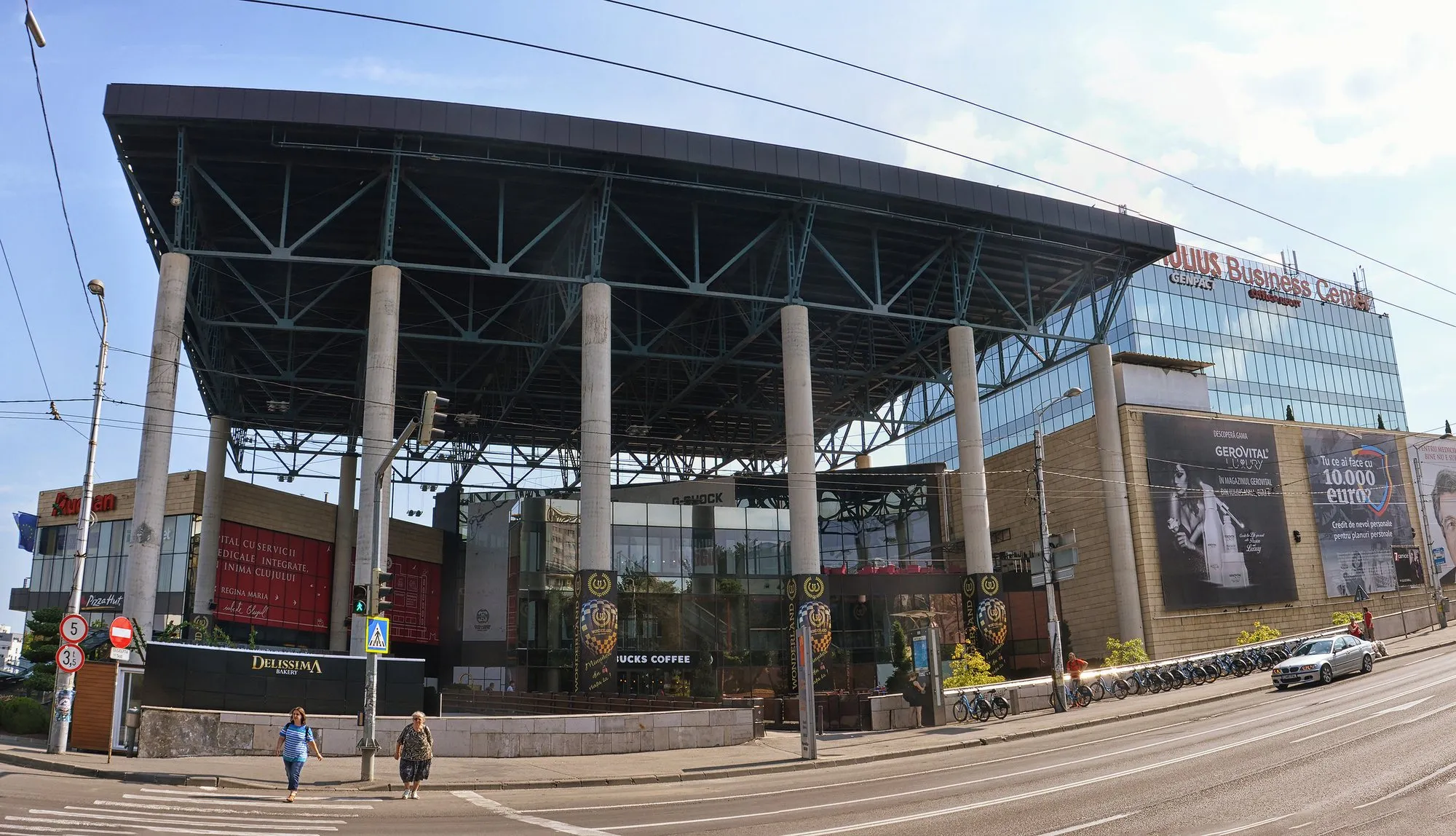 Kompleks Iulius Mall i Iulius Business Center w Kluż-Napoce, widok z zewnątrz