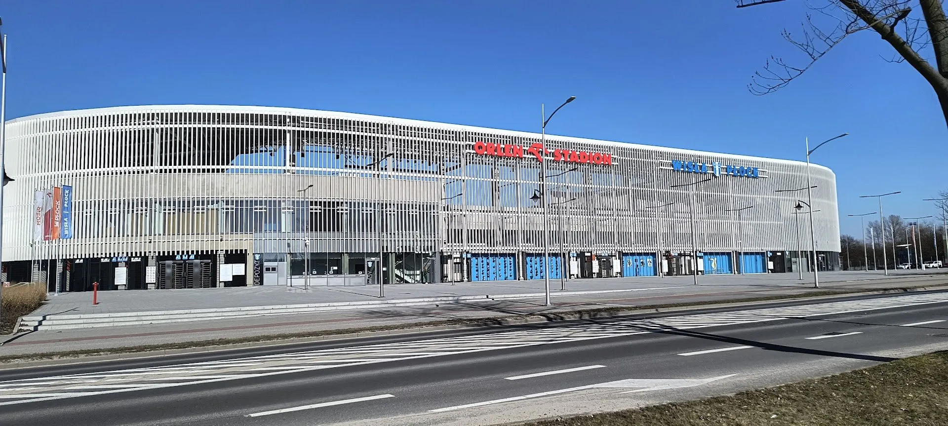 Orlen Stadion w Płocku, trybuny i zadaszenie stadionu miejskiego