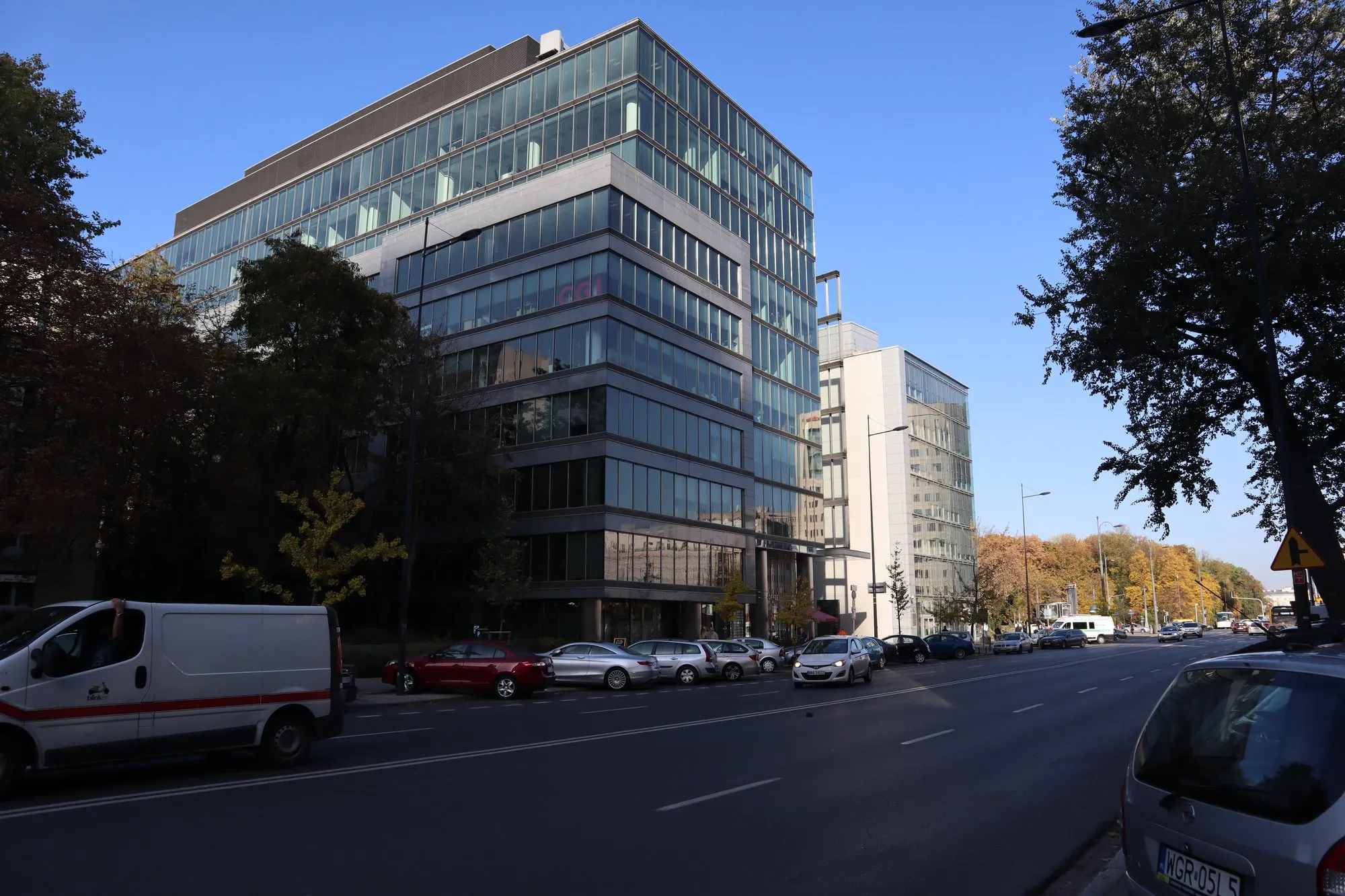 Biurowiec Saski Crescent przy ulicy Królewskiej w Warszawie