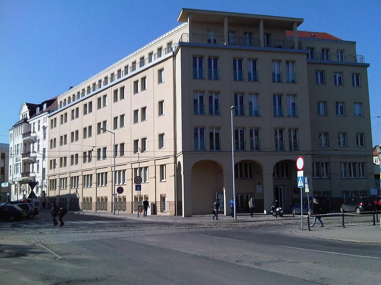 Budynek C Uniwersytetu Ekonomicznego w Poznaniu przy ulicy Towarowej